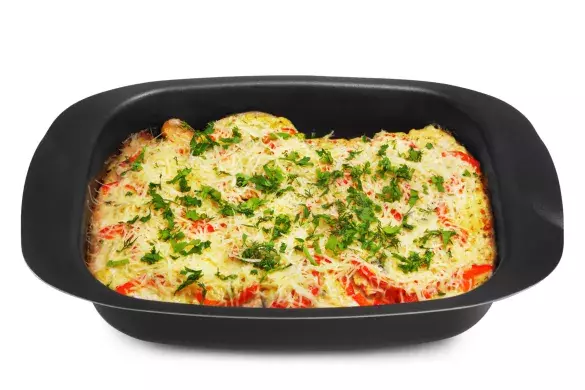 Сазан, запеченный с овощами