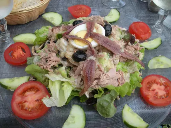 Салат с тунцом по-провански