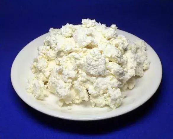 Творог полужирный