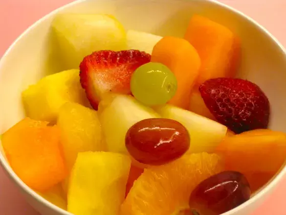 Фруктовый салат со сметаной