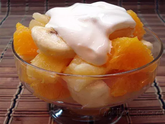 Фруктовый салат из мандарина и банана