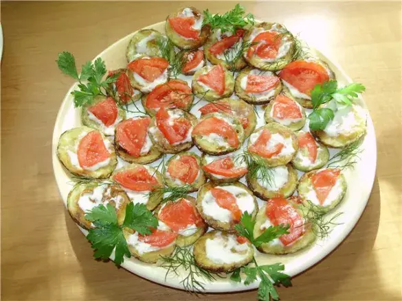 Кабачки пикантные запеченные, с помидорами