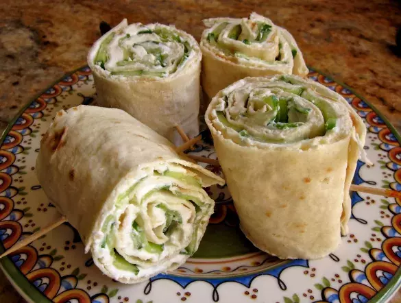 Обед с собой: лаваш-ролл с индейкой