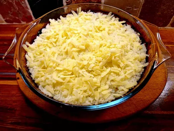 Отварной язык с сыром