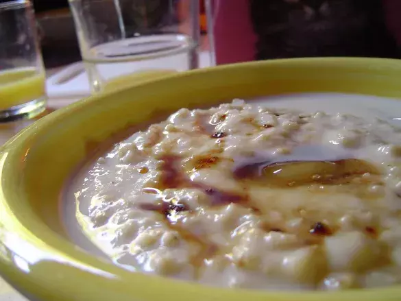 Ячменная каша с орехами и медом