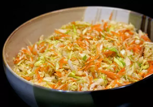 Салат из капусты и сельдерея