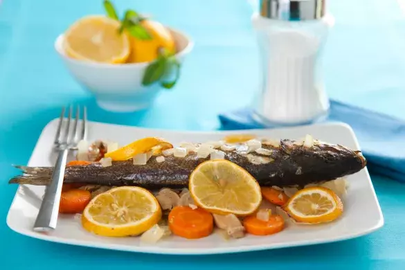 Рыба, запеченная с овощами