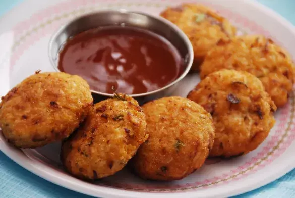 Запеченные тефтели из курицы с овощами