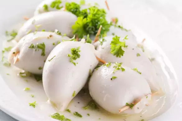 Фаршированные кальмары с диким рисом 