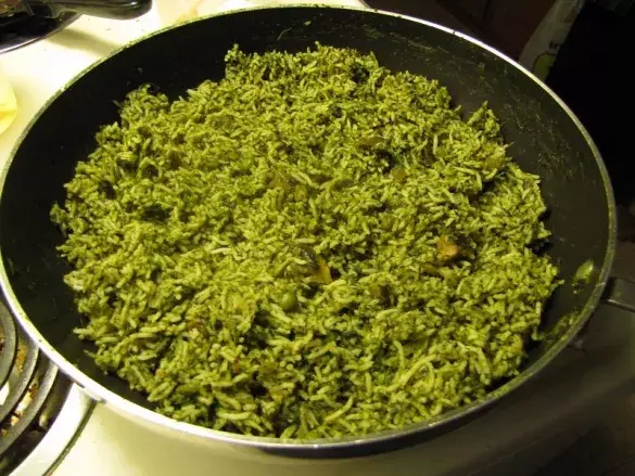 Коричневый рис со шпинатом