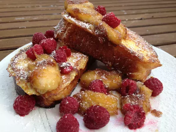 Тосты и мороженные ягоды