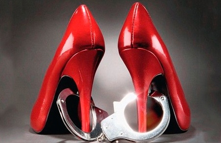Кеды, балетки и шпильки могут быть объявлены вне закона