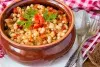Фасоль с луком и помидорами