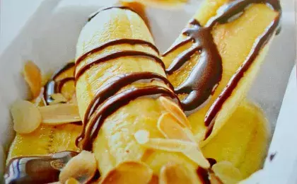 Банан с творогом и шоколадом