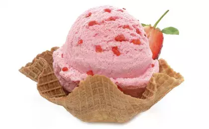 Домашнее мороженое с ягодами