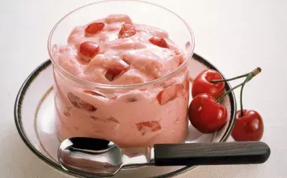 Йогурт с ягодами