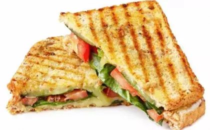 Сэндвич с сыром и помидорами