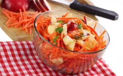 Морковь с помидорами и яблоками