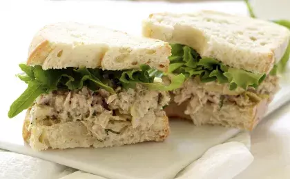 Сэндвичи с тунцом и салатом