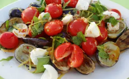 Баклажаны с помидорами и моцареллой