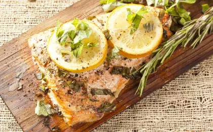 Лосось в духовке с травами