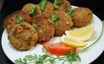 Рубленые куриные котлеты с перцем и зеленью