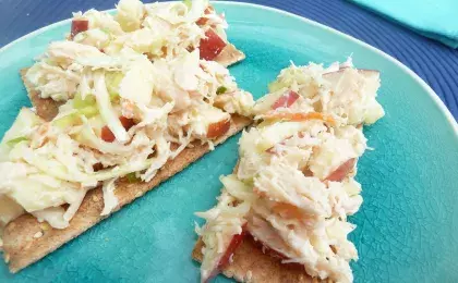 Овощной салат с кольраби и яблоками