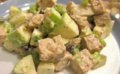 Тушеная курица с яблоками