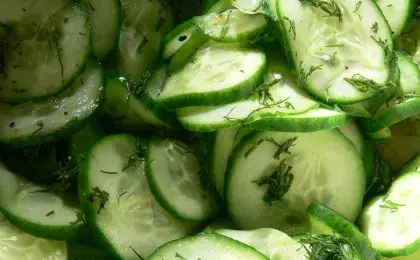 Легкий салат с огурцом