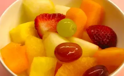 Фруктовый салат со сметаной