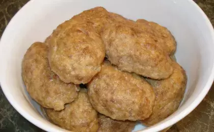 Запеченные котлеты из мяса с овощами