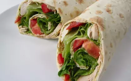 Обед с собой: лаваш-роллы с красной рыбой