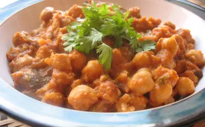 Нут в томатном соусе по-индийски 