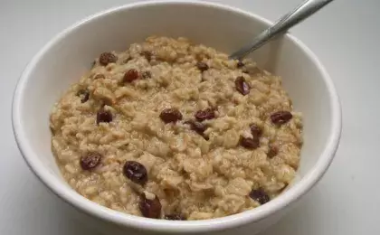 Овсяная каша с сухофруктами