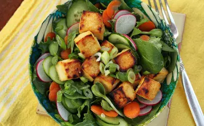 Салат из риса с тофу