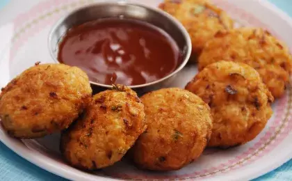 Запеченные тефтели из курицы с овощами