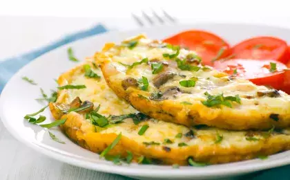 Омлет с ветчиной, сыром и грибами