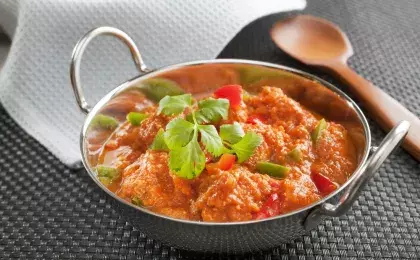 Курица-карри в томатном соусе с имбирем