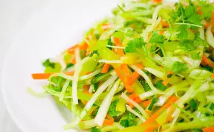 Свежий салат с сельдереем