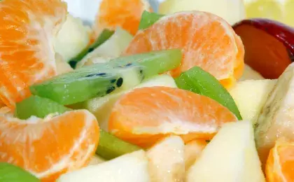 Салат из мандарина, банана и киви