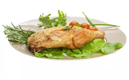 Окорочок куриный с салатом