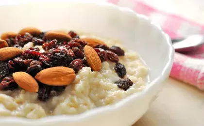 Каша с орехами и сухофруктами
