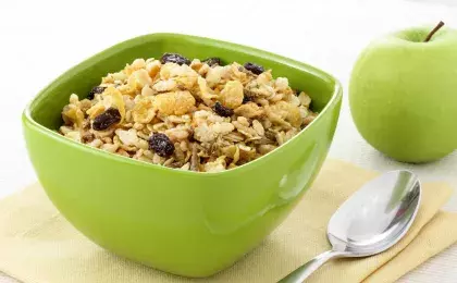 Мюсли с молоком и бананами