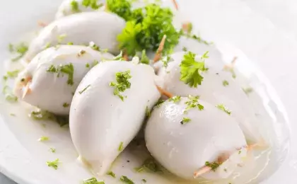 Фаршированные кальмары с диким рисом 