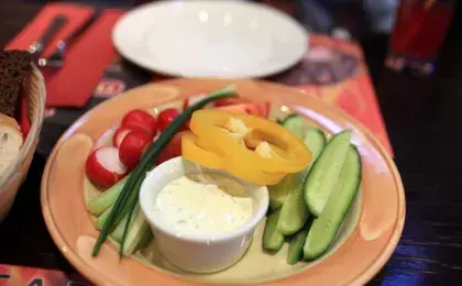 Летний салат с сельдереем