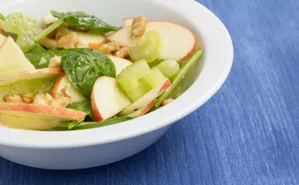 Салат с зелеными яблоками и болгарским перцем