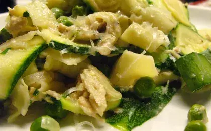 Ужин с салатом из тунца и цукини