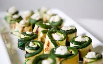 Рулетики из цукини с творогом "Съешь меня"